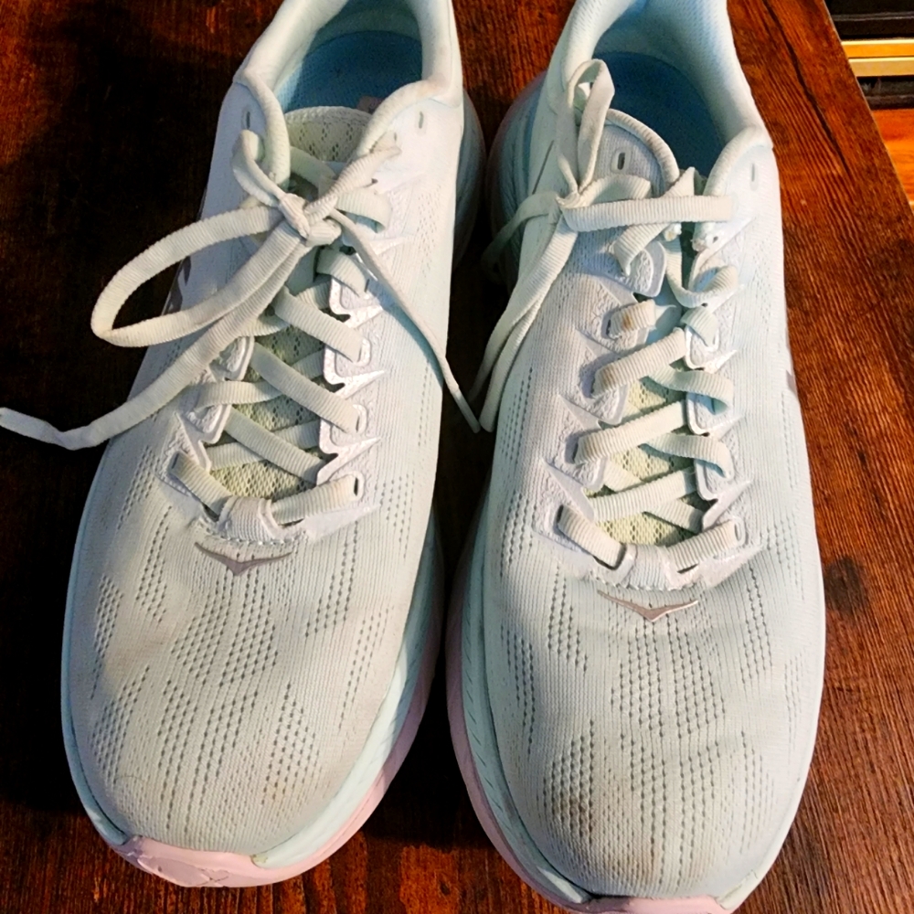 Hoka One One Mach 4